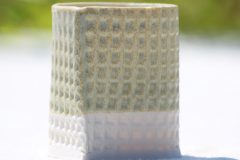 Porcelænsbæger med spids, højde 8 cm - (solgt)