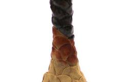 Arabica - søjlelignende objekt med trekantet fod, højde 31 cm